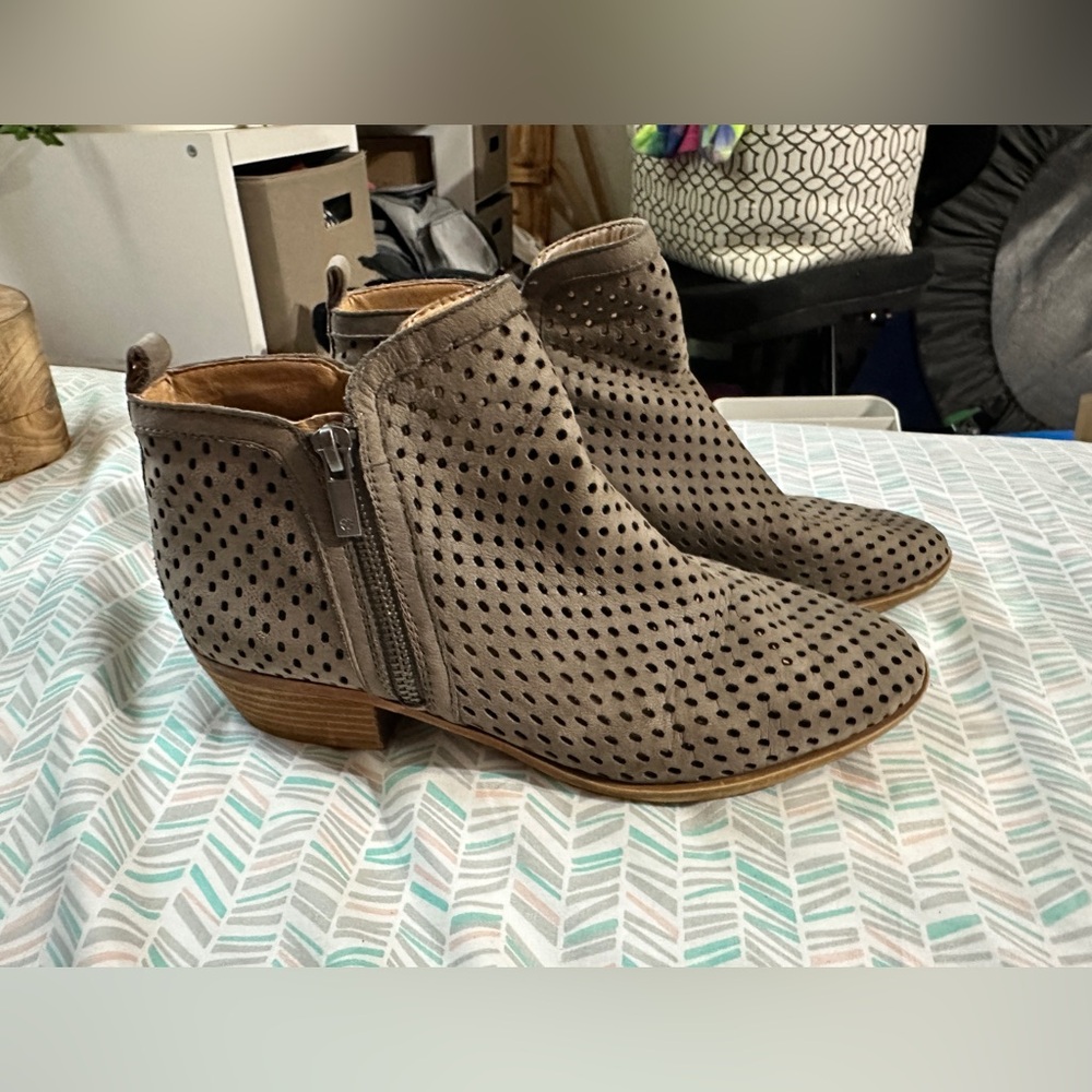 LUCKY BRAND Womens Gray Perforated Basel Almond Toe Block
Heel Leather Booties 9